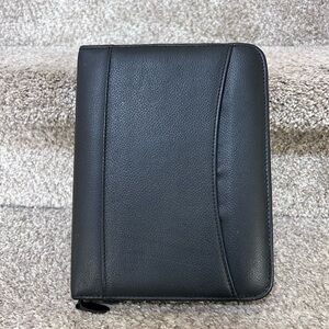 Franklin Covey Genuine Leather 6 Ring Binder. 6.5x8.5”. Product 18731.469. EUC